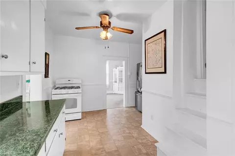 Entry Way - 159 Columbia Ave, Hampton, VA 23669 photo 4 of 5