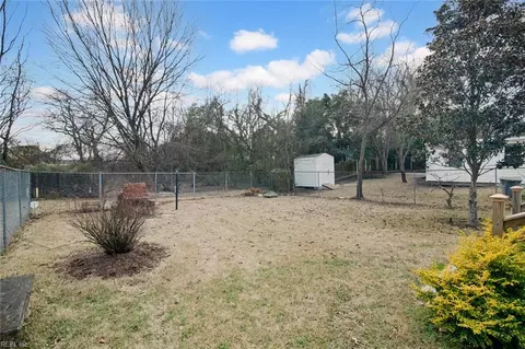 Exterior - 159 Columbia Ave, Hampton, VA 23669 photo 5 of 6
