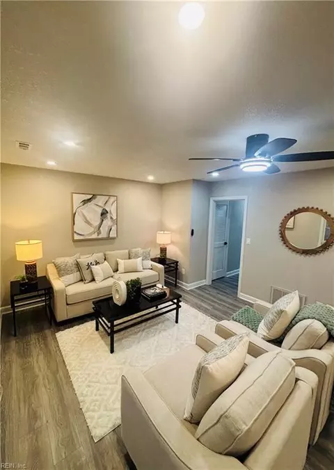 924 Wickford Dr, Chesapeake, VA 23320