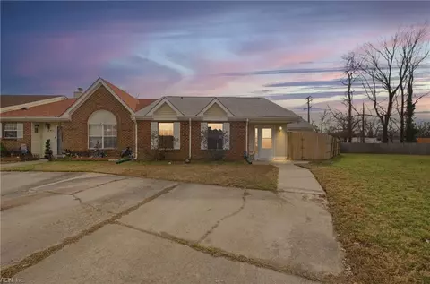 9 Holly Hill Ct, Portsmouth, VA 23702