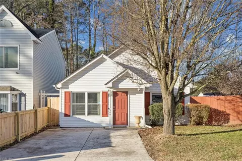 348 Pear Ridge Cir, Newport News, VA 23602