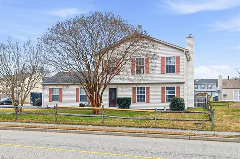 2 Scarborough Dr, Hampton, VA 23666