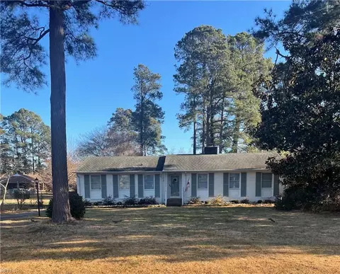 320 Robinhood Rd, Franklin, VA 23851