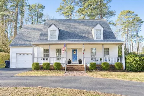 209 Robinhood Rd, Franklin, VA 23851