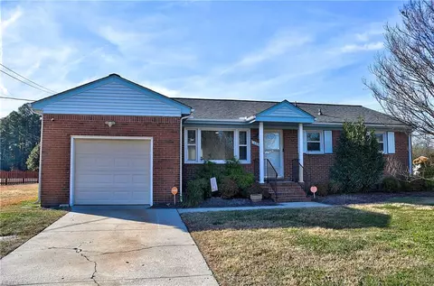 448 Plummer Dr, Chesapeake, VA 23323