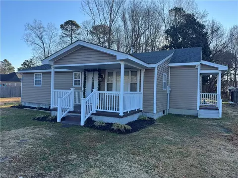 425 Waters Rd, Chesapeake, VA 23322