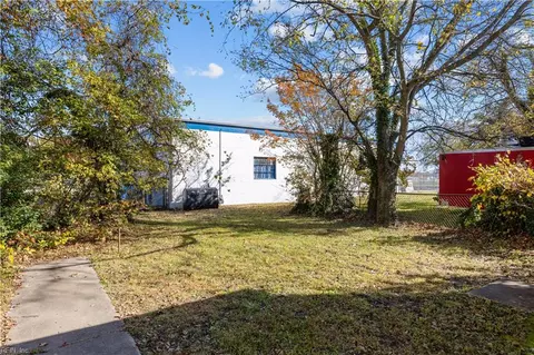 Exterior - 710 Back River Rd N, Hampton, VA 23669 photo 3 of 7