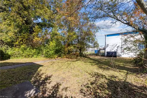 Exterior - 710 Back River Rd N, Hampton, VA 23669 photo 4 of 7