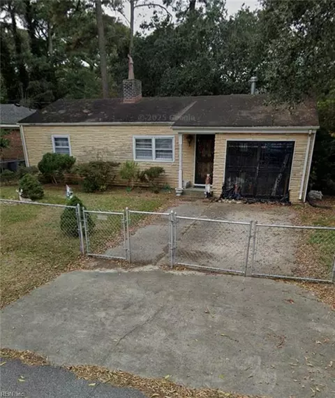 2247 Oak St, Virginia Beach, VA 23451