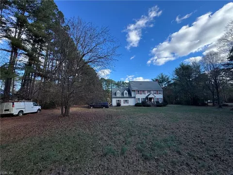 705 Pleasant Ridge Ct, Chesapeake, VA 23322