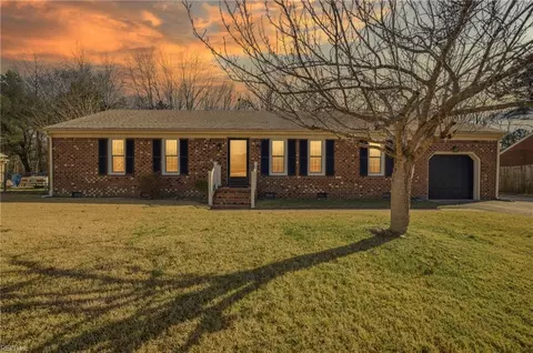 533 Scarborough Dr, Chesapeake, VA 23322