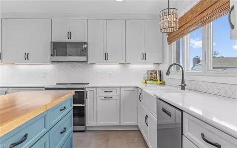 4239 Hatton Point Ln #35, Portsmouth, VA 23703