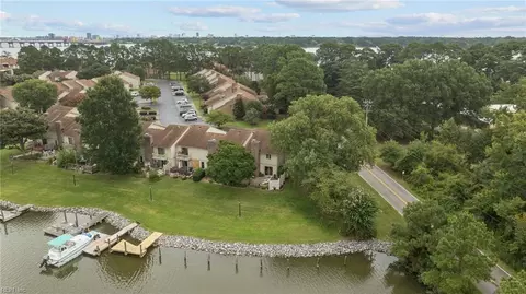 4426 Point West Dr, Portsmouth, VA 23703