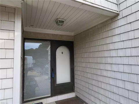 3950 Whispering Oaks Pl, Virginia Beach, VA 23455