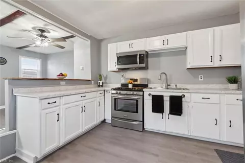 438 Shelton Rd, Hampton, VA 23663