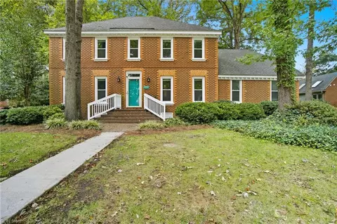 528 Wickwood Dr, Chesapeake, VA 23322