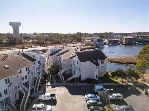 100 Pinewood Rd #212, Virginia Beach, VA 23451