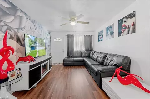 208 York Dr, Portsmouth, VA 23702