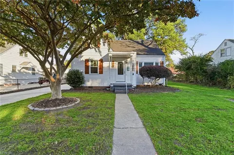 727 Sparrow Rd, Chesapeake, VA 23325