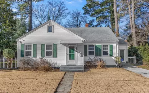121 Haven Dr, Norfolk, VA 23503