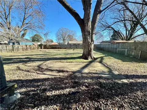 Exterior - 121 Fort Worth St, Hampton, VA 23669 photo 4 of 5