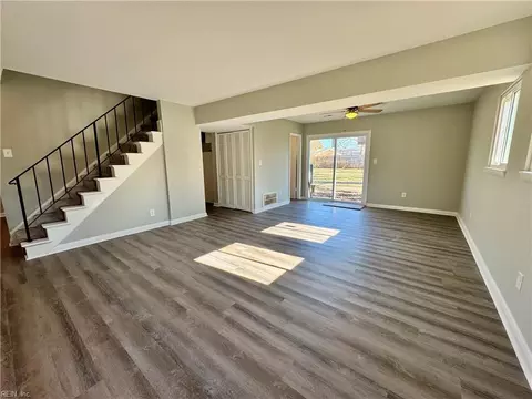 Living - 121 Fort Worth St, Hampton, VA 23669 photo 2 of 3