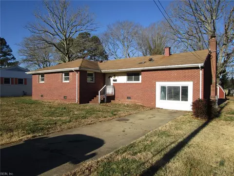8 Lois Ln, Newport News, VA 23608