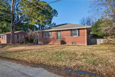 706 Maryland Ave, Suffolk, VA 23434