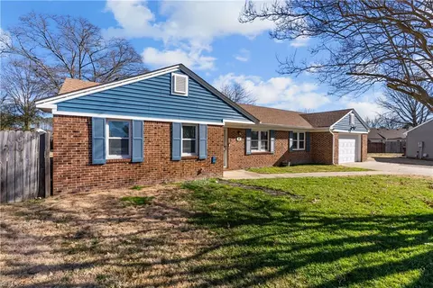 1113 Camelot Ct, Chesapeake, VA 23323