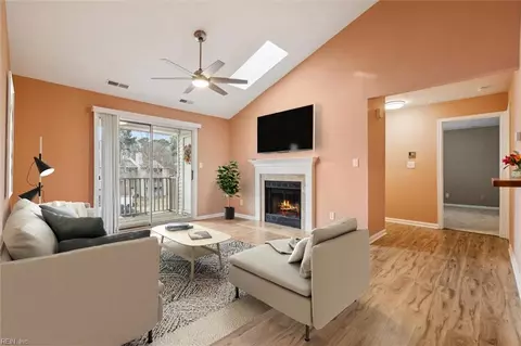 508 Thorncliff Dr #303, Newport News, VA 23608