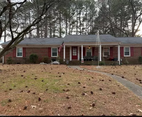 4060 Belvedere Dr, Chesapeake, VA 23321