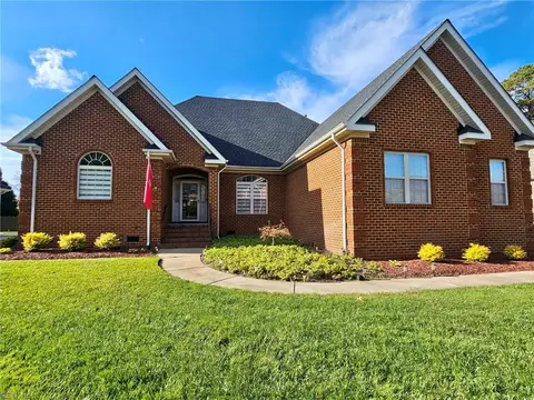 916 Jodi Lynn Trl, Chesapeake, VA 23322