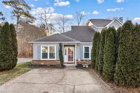 120 Gnarled Oak Ln, Yorktown, VA 23692