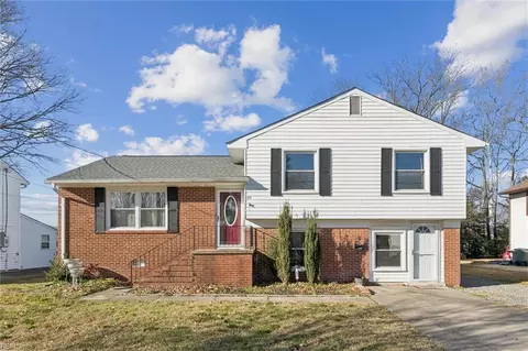 25 Northampton Dr, Hampton, VA 23666