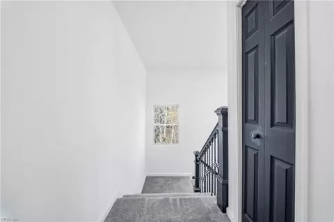 Entry Way - 845 N King St, Hampton, VA 23669 photo 3 of 3