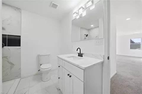 Bath - 845 N King St, Hampton, VA 23669 photo 4 of 8