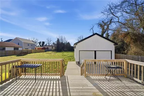 Exterior - 845 N King St, Hampton, VA 23669 photo 3 of 5