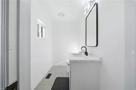 Bath - 845 N King St, Hampton, VA 23669 photo 6 of 8