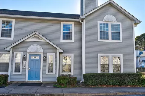 4821 Station House Ln, Virginia Beach, VA 23455