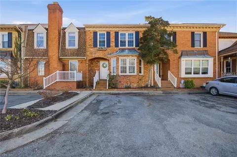 658 Lord Dunmore Dr, Virginia Beach, VA 23464