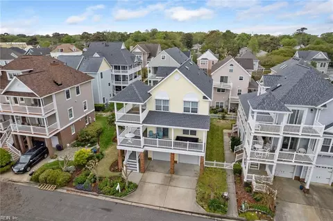 323 Bay Dunes Dr, Norfolk, VA 23503