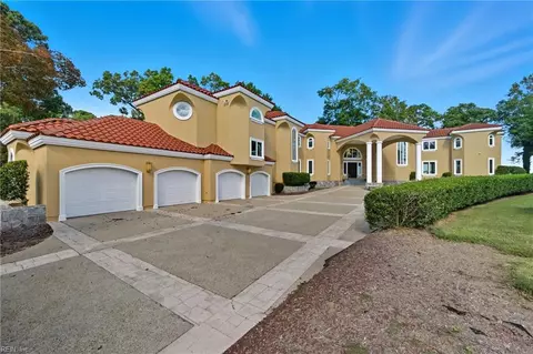 121 Windy Point Dr, Suffolk, VA 23435