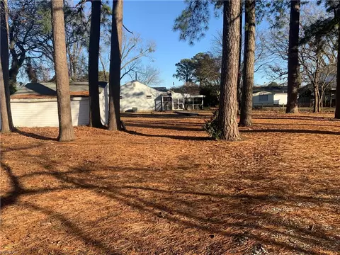 116 Latham Dr, Newport News, VA 23605