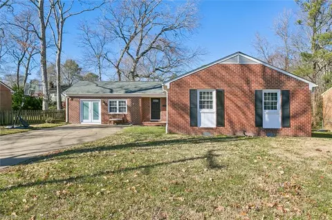 153 Beechmont Dr, Newport News, VA 23608