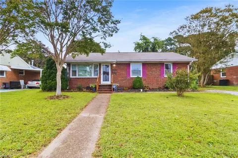 38 Saint Albans Dr, Hampton, VA 23669
