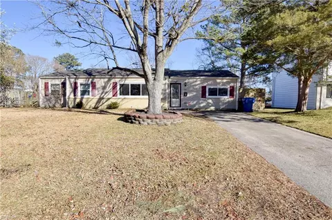 736 Carriage Hill Rd, Virginia Beach, VA 23452