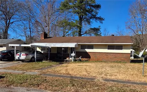 121 York Dr, Portsmouth, VA 23702