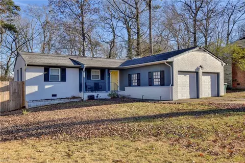 26 Meadow Creek Dr, Newport News, VA 23608