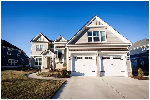 808 Greenfield Ln, Chesapeake, VA 23322