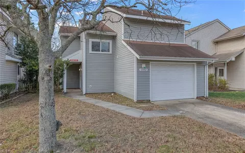 5432 Chatham Lake Dr, Virginia Beach, VA 23464